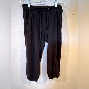 Black casual drawstring capri pants
